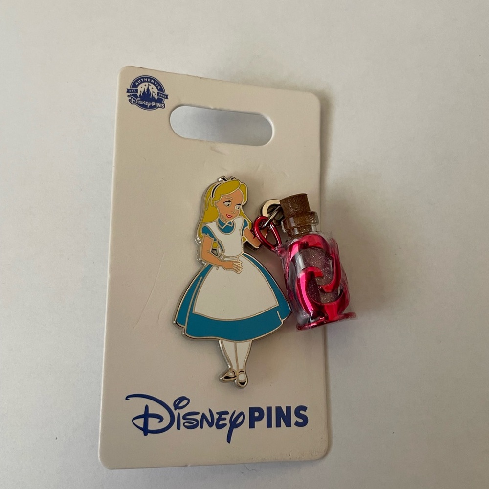 Disney Park Pin Trading Alice In Wonderland Alice Bottle Enamel Pin